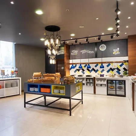 Hampton By Hilton Kayasehir ホテル 3*