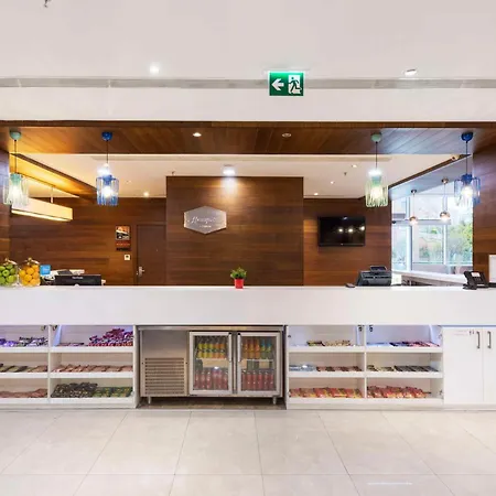 Отель Hampton By Hilton Kayasehir Стамбул