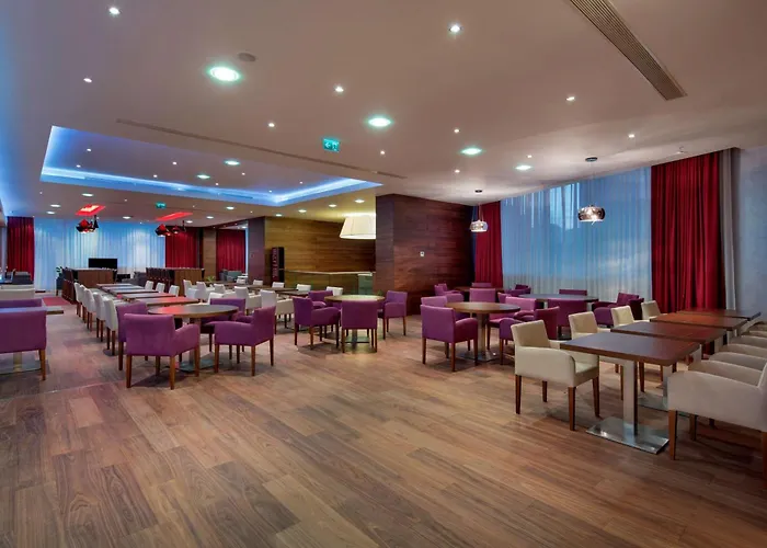 Отель Hampton By Hilton Kayasehir Стамбул