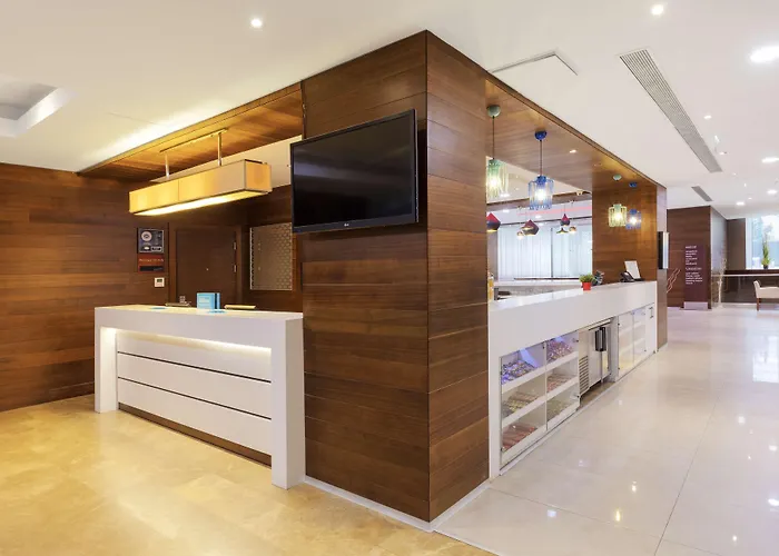 Отель Hampton By Hilton Kayasehir Стамбул